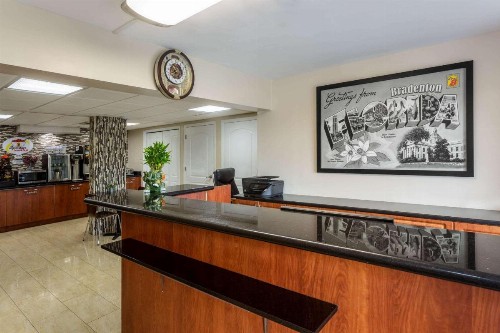 Super 8 by Wyndham Bradenton Sarasota Area - image 32