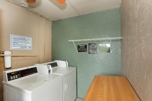 Super 8 by Wyndham Bradenton Sarasota Area - image 5