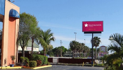 Magnuson Hotel Bradenton - image 13