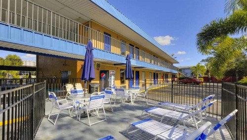 Magnuson Hotel Bradenton - image 21