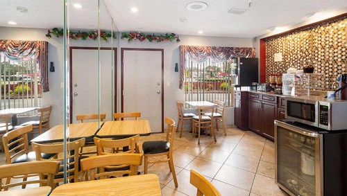 Magnuson Hotel Bradenton - image 22