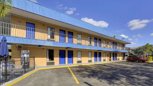 Magnuson Hotel Bradenton - image 27