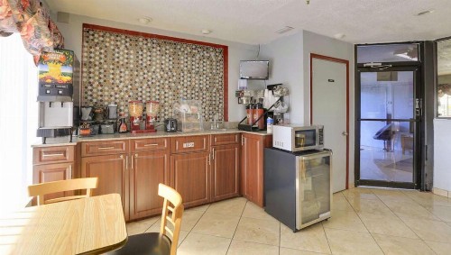 Magnuson Hotel Bradenton - image 3