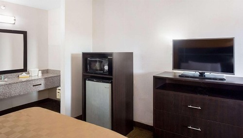 Magnuson Hotel Bradenton - image 30