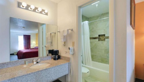Magnuson Hotel Bradenton - image 35