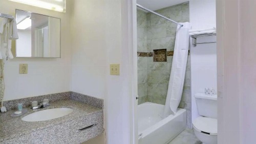 Magnuson Hotel Bradenton - image 37