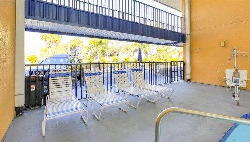 Magnuson Hotel Bradenton - image 39