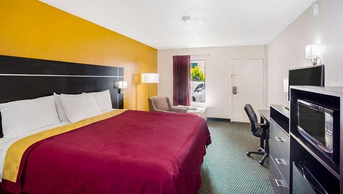 Magnuson Hotel Bradenton - image 43