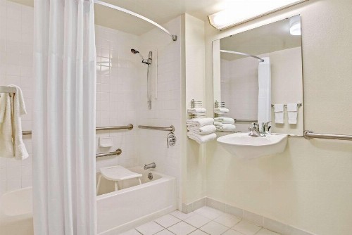 Days Inn by Wyndham Bradenton - Near the Gulf - image 19