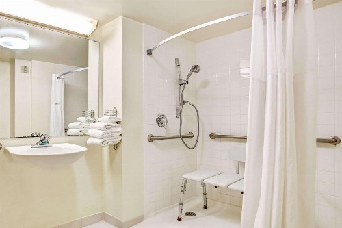 Days Inn by Wyndham Bradenton - Near the Gulf - image 25