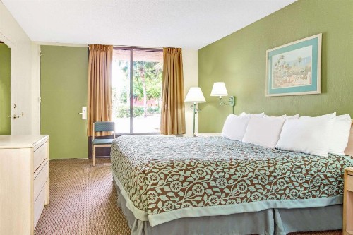 Days Inn by Wyndham Bradenton - Near the Gulf - image 29