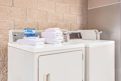 Days Inn by Wyndham Bradenton - Near the Gulf - image 32