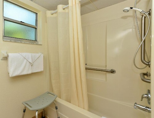 Americas Best Value Inn - Bradenton - image 13