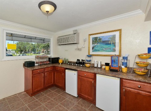 Americas Best Value Inn - Bradenton - image 14