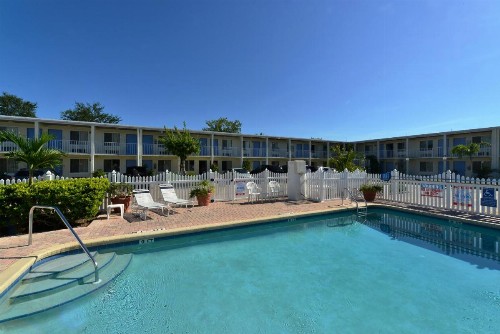 Americas Best Value Inn - Bradenton - image 7