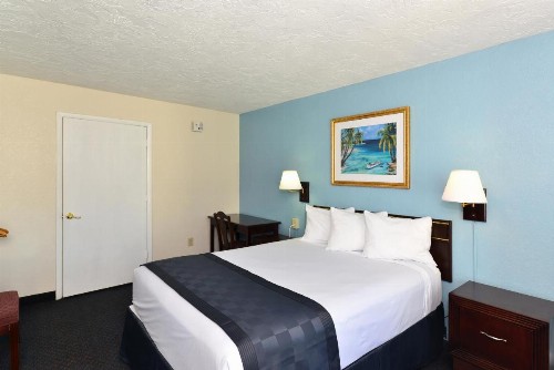 Americas Best Value Inn - Bradenton - image 9
