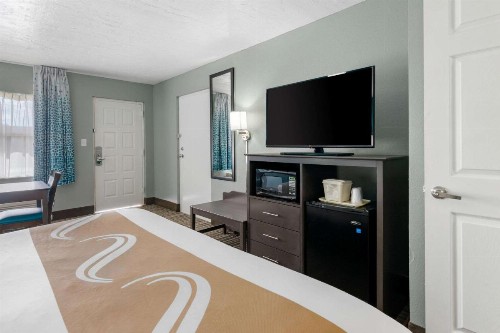 Quality Inn Bradenton North I-75 - image 11