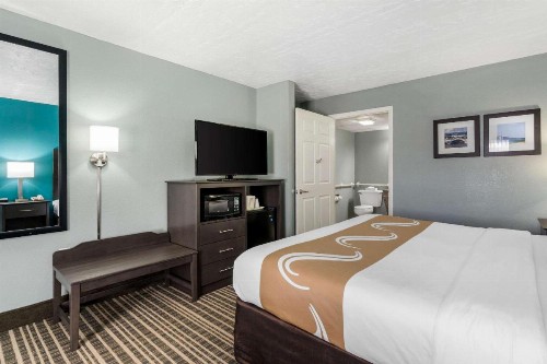 Quality Inn Bradenton North I-75 - image 15