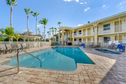Quality Inn Bradenton North I-75 - image 2