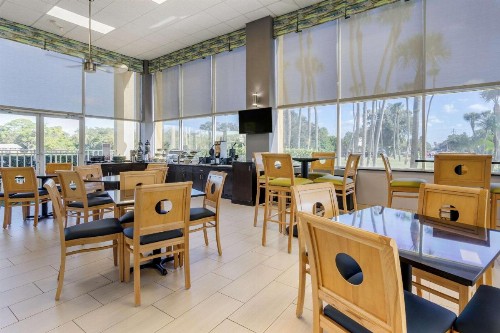 Quality Inn Bradenton North I-75 - image 5