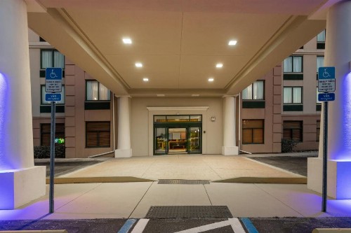 Holiday Inn Express & Suites Bradenton East-Lakewood Ranch an IHG Hotel - image 21