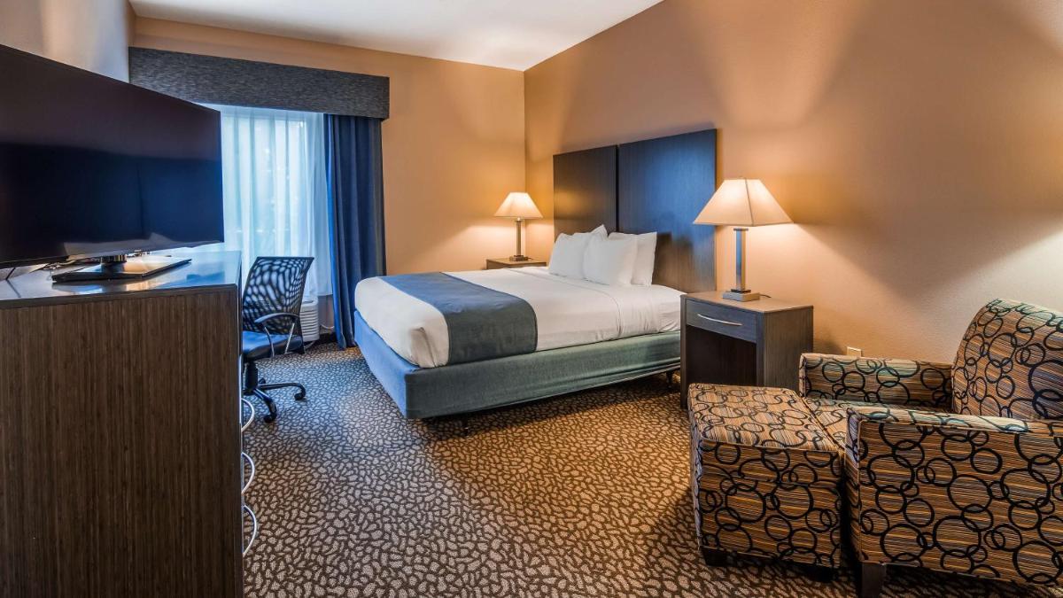 Best Western Plus Bradenton Hotel & Suites - image 4