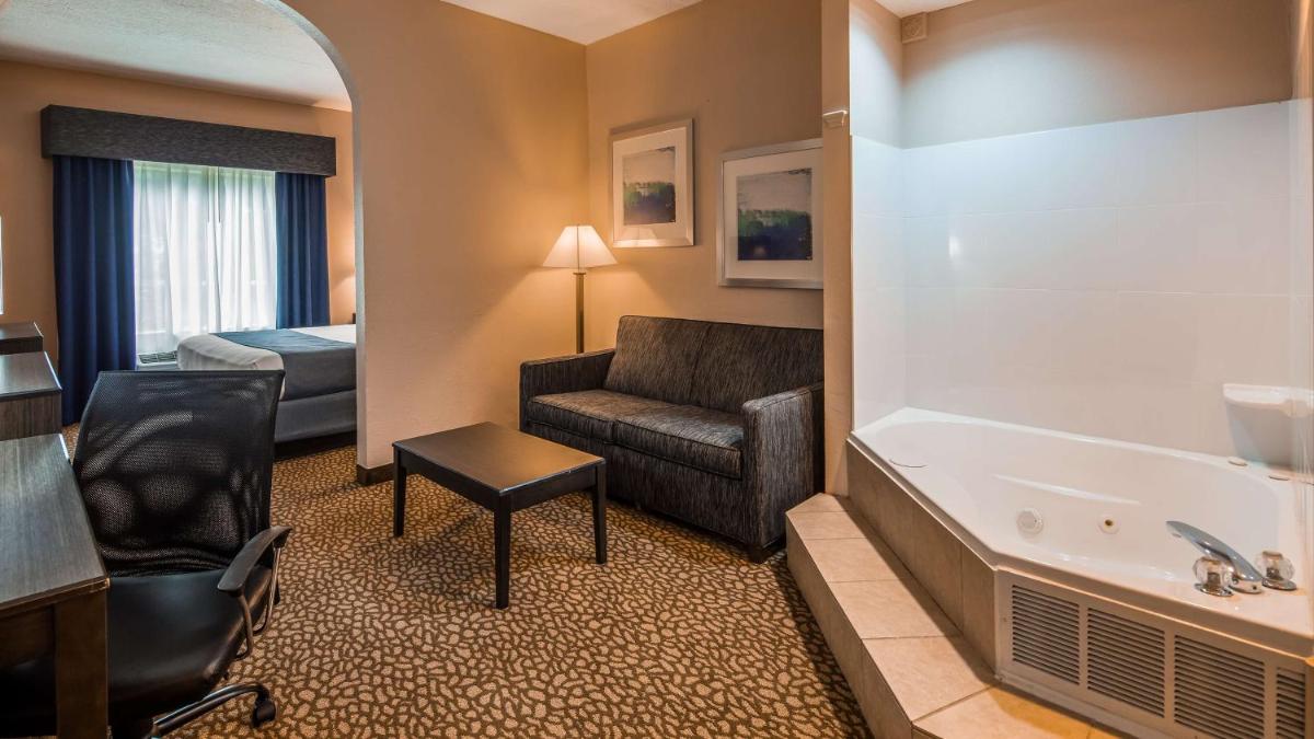 Best Western Plus Bradenton Hotel & Suites - image 5