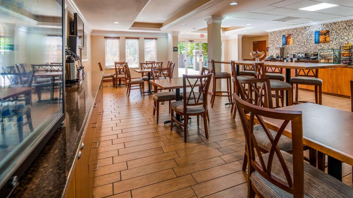Best Western Plus Bradenton Hotel & Suites - image 7