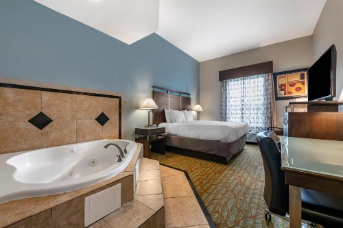 Best Western Plus Bradenton Gateway Hotel - image 29