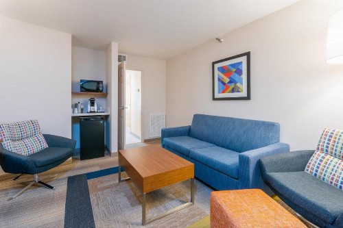 Holiday Inn Express Hotel & Suites Bradenton West an IHG Hotel - image 48