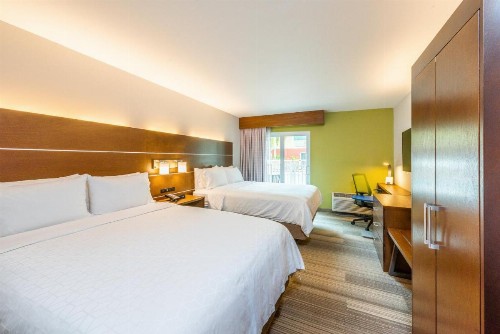 Holiday Inn Express Hotel & Suites Bradenton West an IHG Hotel - image 49