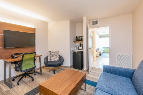 Holiday Inn Express Hotel & Suites Bradenton West an IHG Hotel - image 50