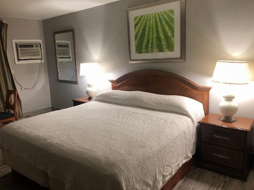 Bay Breeze Inn