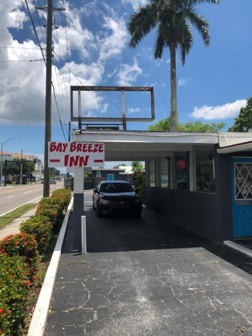 Bay Breeze Inn - image 14