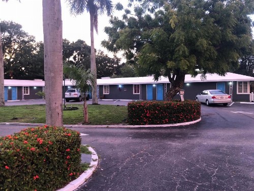 Bay Breeze Inn - image 17