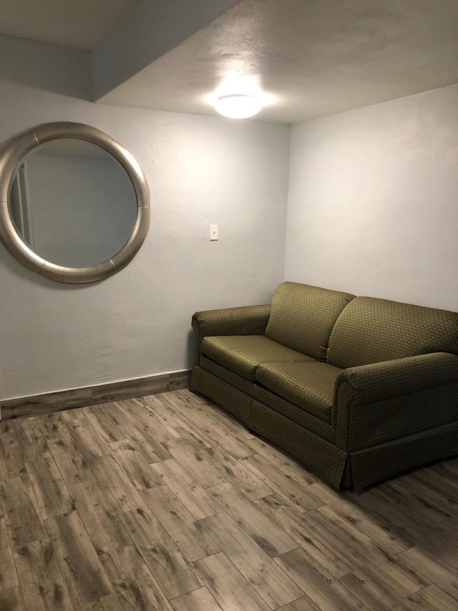 Bay Breeze Inn - image 2