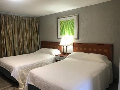 Bay Breeze Inn - image 8