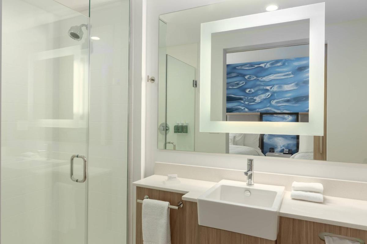 SpringHill Suites by Marriott Bradenton Downtown/Riverfront - image 2