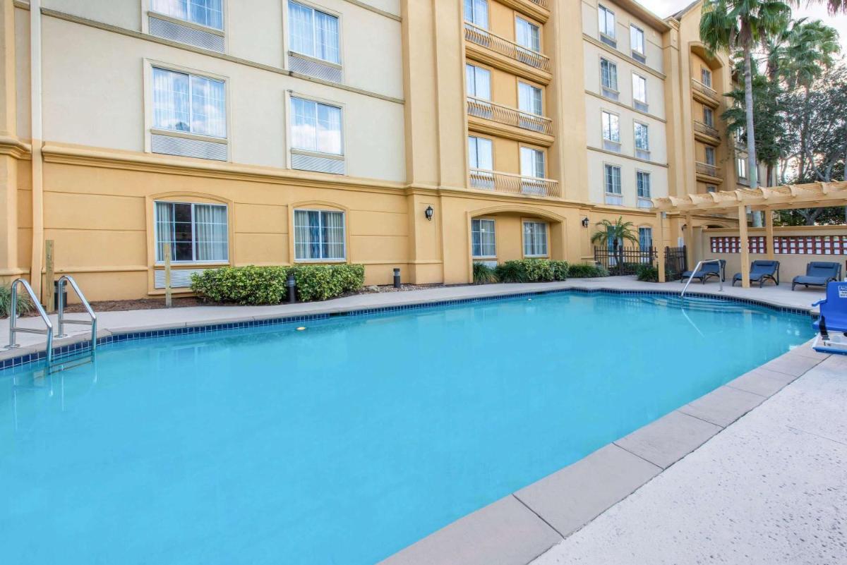 La Quinta by Wyndham Tampa Brandon Regency Park - image 3