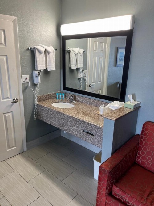 Brandon Motor Lodge - image 35
