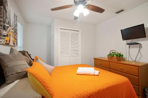 Tampa Bay Pool Home with Heated Pool - image 15