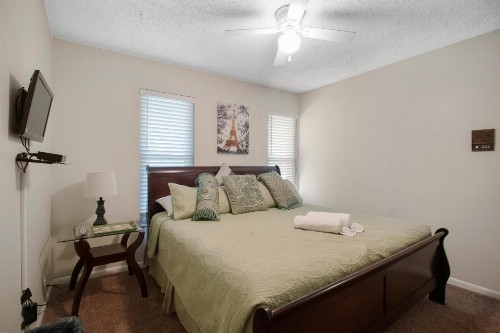 Tampa Bay Pool Home with Heated Pool - image 21