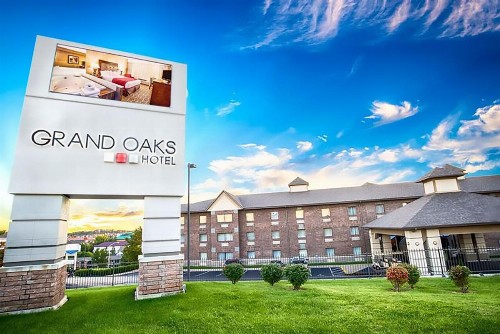 Grand Oaks Hotel - image 1
