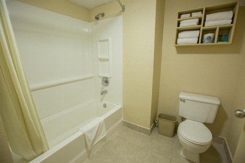 Gazebo Inn - image 13