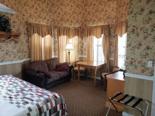 Gazebo Inn - image 15