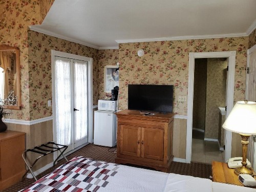 Gazebo Inn - image 22