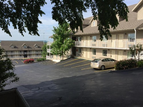 Gazebo Inn - image 9