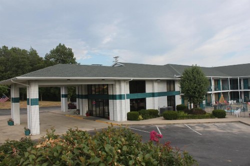 Ozark Valley Inn - image 45