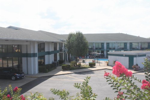 Ozark Valley Inn - image 46