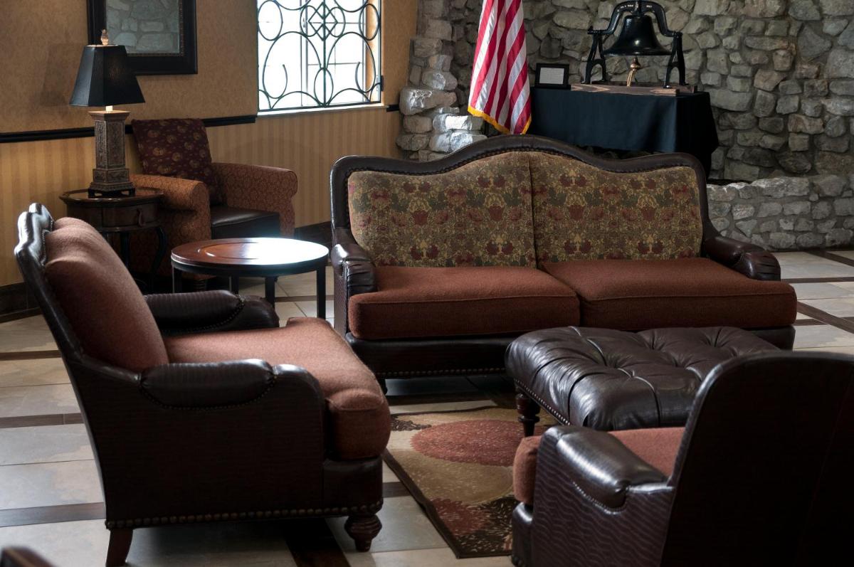 The Stone Castle Hotel & Conference Center - image 5